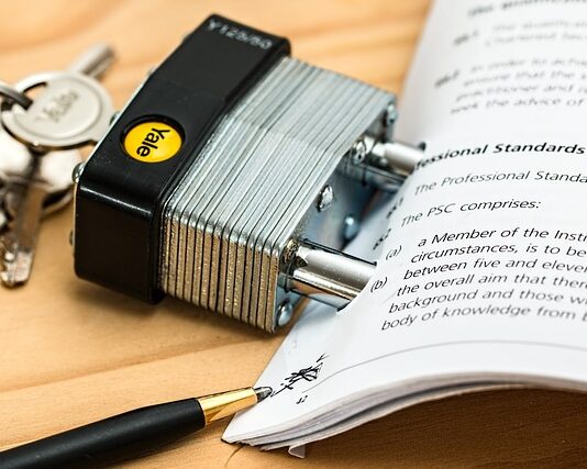 Co powinna zawierać informacja o warunkach zatrudnienia 2023?