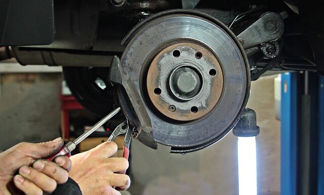 O czym należy pamiętać podczas podnoszenia przedmiotów?