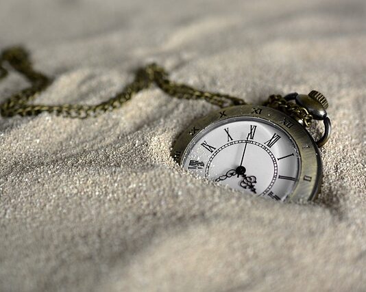 Ile czasu ludzie spędzają w internecie?