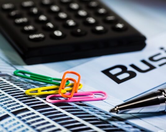 Jak obliczyć próg rentowności przykład?