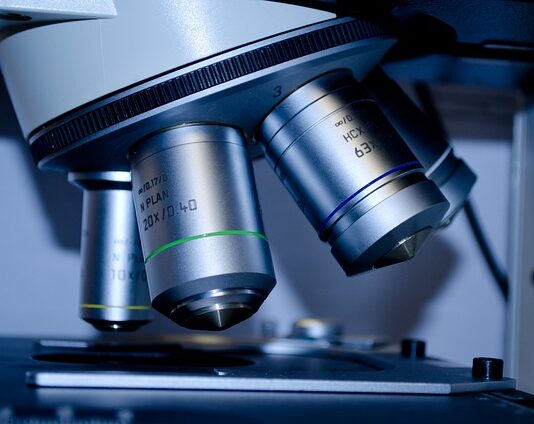 Czym różni się biotechnologia tradycyjna od biotechnologii molekularnej? Czym różni się biotechnologia tradycyjna od biotechnologii molekularnej?